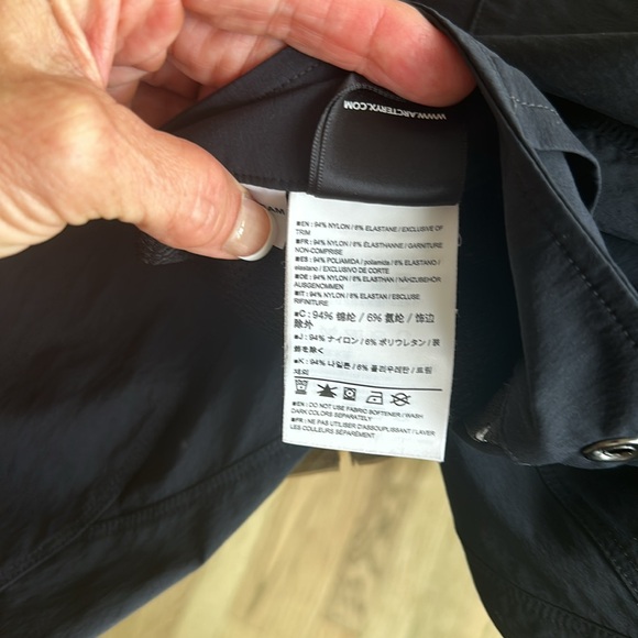 Arc’teryx Black Parapet Hiking Pant 12 - Picture 7 of 8